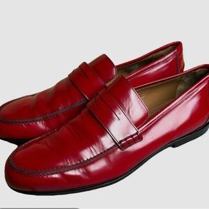 Jimmy Choo
Leather flats